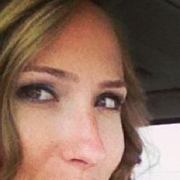 Meet your Posher, Tiffany - Picture 1 of 1